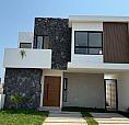 Estrena Casa Con Recámara En Planta Baja, Amplios Espacion 3 Recámaras Cada Una Con Baño. Casa Club Con Alberca.