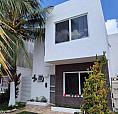 Casa Habitación 3 Recámaras - 4.5 Baños, Cancún, Jardines Del Sur 2, Áreas Comunes Con Alberca Y Pérgola Para Eventos, Estacionamiento Para 2 Autos