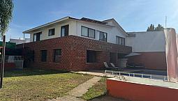 Casa Sola De Dos Niveles En Venta, En Privada Con Vigilancia En Lomas Tetela, Cuernavaca Morelos