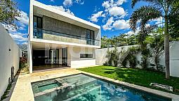 Casa En Venta En Mérida En Privada Arbórea En Conkal