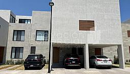 Casa En Jurica 3 Recámaras Cada Una Con Baño En El Desarrollo Sophia