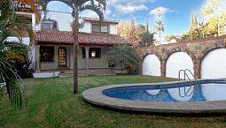 Casa En Venta En  Fraccionamiento  Privado, En Lomas De Atzingo, Cuernavaca