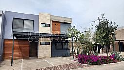 Casa En Venta O Renta Amueblada En Altozano, Con 4 Recámaras, 4 Baños Y Fire Pit