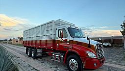 Camion Freightliner Cascadia Carroceria Metalica De 24 Pies