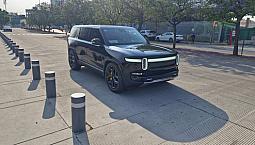 Rivian R1S 2023