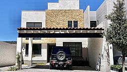 Casa De Diseño Único Con 4 Habitaciones (Una En Pb)