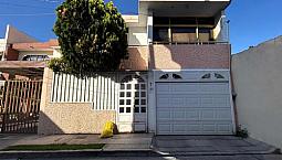 Casa De Cuatro Recámaras, Cuatro Baños Completos Cochera