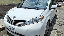 Toyota Sienna Xle At