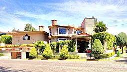 Casa En Venta Con Jardín En Lomas De Valle Escondido