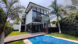 Exclusiva Residencia En Venta Con Diseño Único En Lomas De C