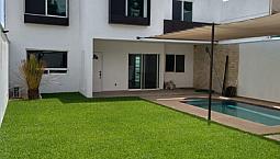 Se Vende Casa Sola, En Lomas De Cuernavaca, Moderna, Amplia, Iluminada, Jardín Y Alberca