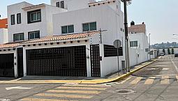 Casa En Venta En Fraccionamiento Bonanza Metepec, En Esquina Remodelada