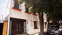 Casa Sobre Avenida  Piñanona Con Uso De Suelo Comercial Cerca De Plan De Ayala