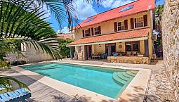 Casa Estilo Europeo En Venta Dentro Del Club De Golf La Ceiba