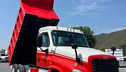 Volteo De 14 Metros Freightliner Cascadia