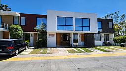 Casa En Venta Con Recamara En Planta Baja. Canta Luna, Las Fuentes, Zapopan