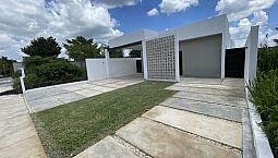 Casa De Una Planta En Venta Con Paneles Solares