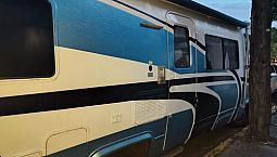 Motorhome Casa Rodante Azul Con Blanco