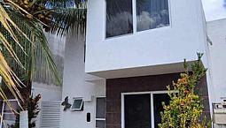 Casa Habitación 3 Recámaras - 4.5 Baños, Cancún, Jardines Del Sur 2, Áreas Comunes Con Alberca Y Pérgola Para Eventos, Estacionamiento Para 2 Autos