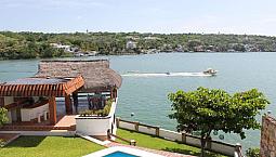 Hermosa Casa Remodelada  A Orilla Del Lago