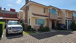 Casa En Venta Estilo Mexicano Metepec Centro 3 Rec 2.5 Baños 3 Estacionamientos