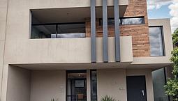 Casa En Venta En Zibatá, Hermosa! 3 Recámaras, Una En Pb, Estudio, Alberca..