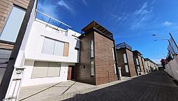 Residencia En Venta -Elegancia Y Privacidad Con  Vista A Los Volcanes