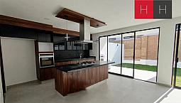 Casa En Venta En Lomas De Angelópolis Iii, Parque Rodas