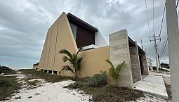 Casa Totalmente Amueblada  En Venta En Esquina  Frente Al Mar De San Benito