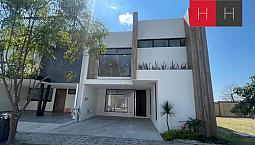 Casa En Venta En  Lomas De Angelópolis
