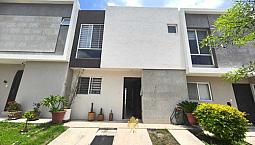 Casa En Venta En Zakia Queretaro De 2 Recámaras Con Alberca