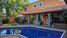 Impecable Casa Tipo Colonial Con Alberca En Venta, En Jurica Queretaro