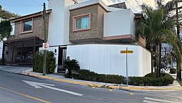 Casa Remodelada En San Pedro Garza García, Zona Valle Oriente, Colonia Lomas Del Campestre