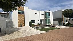 Casa En Venta En Vista Hermosa, Cuernavaca, Residencia En Exclusivo Fraccionamiento