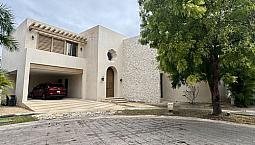 Encantadora Casa Llena De Luz En El Yucatán Country Club