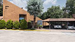 Casa En Calle Cerrada, Impecables Condiciones, Jardin Y Terr
