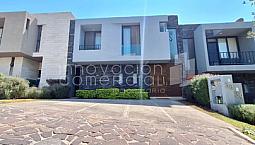 Venta De Casa En Altozano, 3 Recámaras Con Baño Completo Cada Una Y Sala Tv.