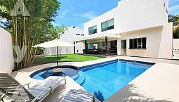 Casa En  Venta,  4 Recámaras, Estudio, Tv, Piscina, Residencial Villa Magna, Cancún.