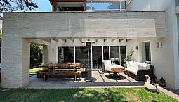 Casa En  Venta Con Jardín En  Villa Verdún