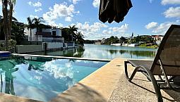 Moderna Residencia Con Alberca Y Vista Espectacular Al Lago En Lagos Del Sol