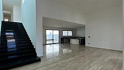 Casa Con 4 Cuartos, Garage Techado Y Piscina