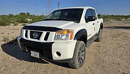 Nissan Titan 5.6L S V8/ 4X4 At