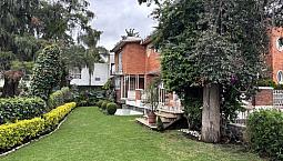 Venta Amplia Casa Muy Iluminada Con Jardín En Club De Golf México