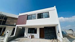 Casa En Venta En Zen Life, 3 Recamaras, Estudio, Jardín, Pasillo Lateral, Lujo!