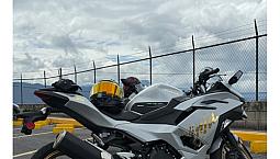 Kawasaki Ninja 500R 2024 Con Varios Extras Gris Con Dorado