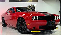 Maravilloso Dodge Challenger 6.2 Srt At
