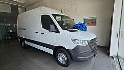 Mercedes-Benz Sprinter Cargo Van 311 Mediana Ta