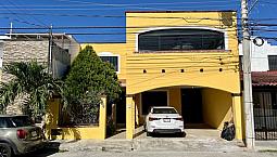 Casa En Venta En Fracc. Francisco De Montejo De 3 Habitaciones Cerca De Avenidas