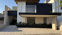 Residencia De Ensueño Con Altura Y Estilo- La Vista Residencial