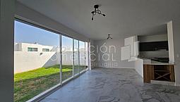 Nueva! Casa En Condominio Grand Juriquilla, Con Estudio En Planta Baja